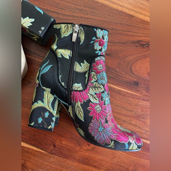 Marc Fisher Jana Women's Multi-Color Floral Embroidered Bootie Ankle Boots - Picture 9 of 13